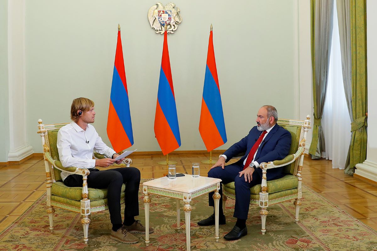 Paşinyan'ın "Rusya bölgeyi terkedebilir" sözlerine Kremlin'den yanıt