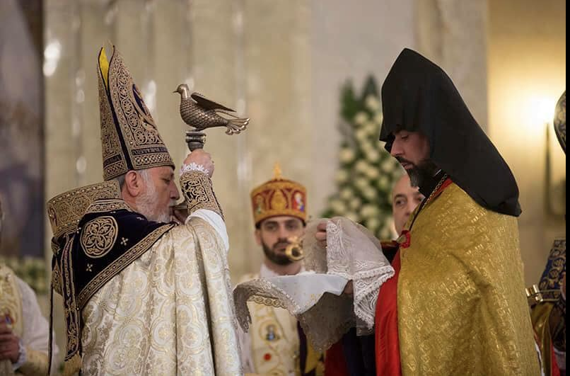 Surp Dzınunt (İsa Mesih'in Doğuş ve Beliriş Yortusu) kutlandı