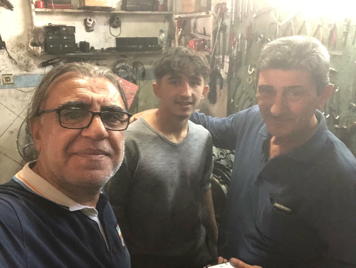 Tamirci Arman Aslan, çırağı Arif ve Murat Ezer