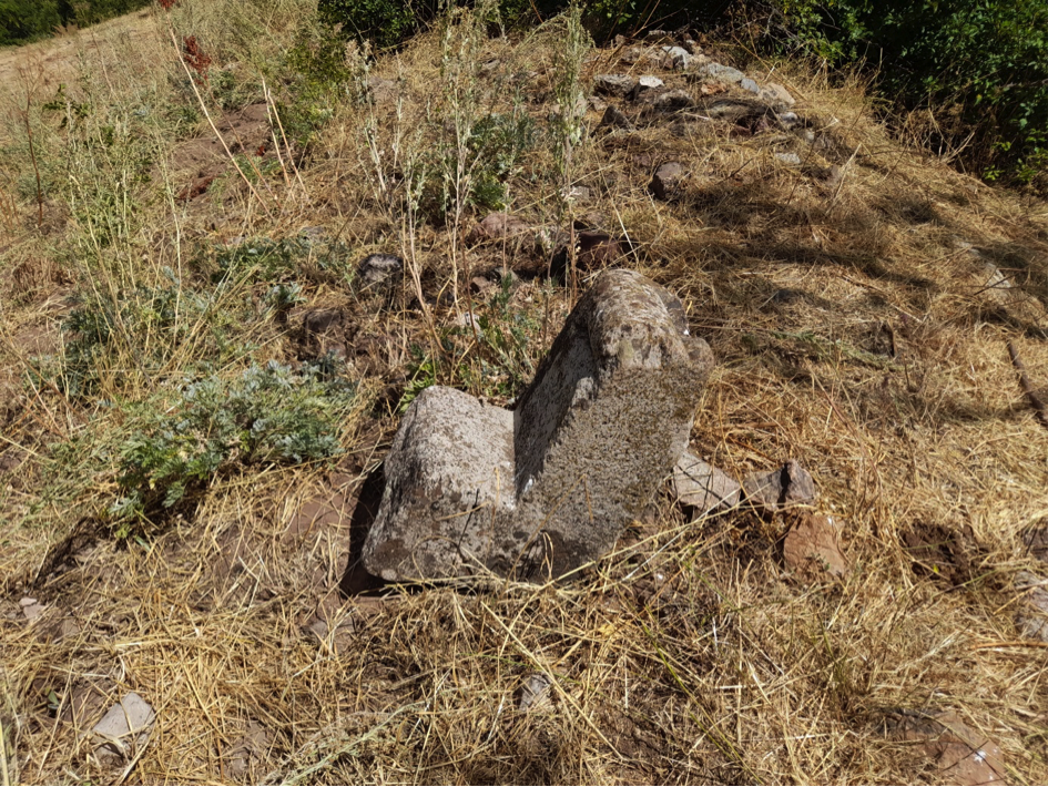 Taştan yapılmış koltuk