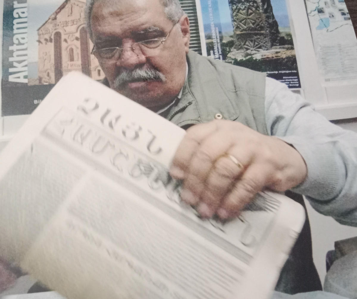 Tsayn Hamşenagan Sarkis Seropyan'ın elinde 