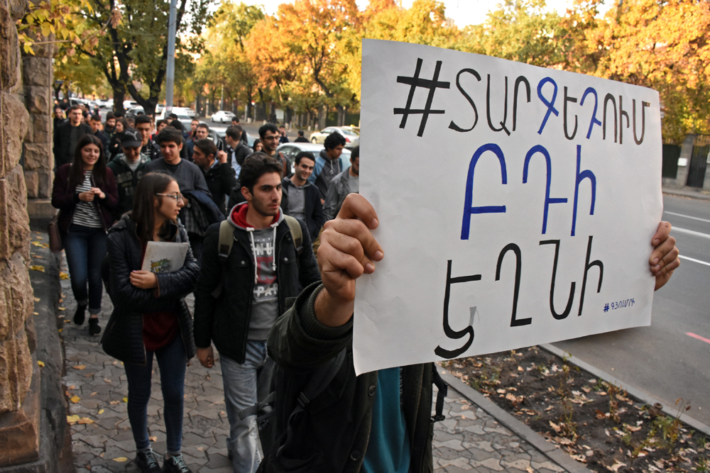 Հայաստանի մէջ զինուորութեան օրինագծին դէմ բողոք