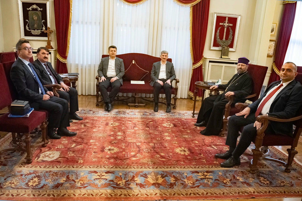 Ներքին Գործոց Նախարարի Օգնական Մուհթէրէմ Ինճէ Պատրիարքարան Այցելեց