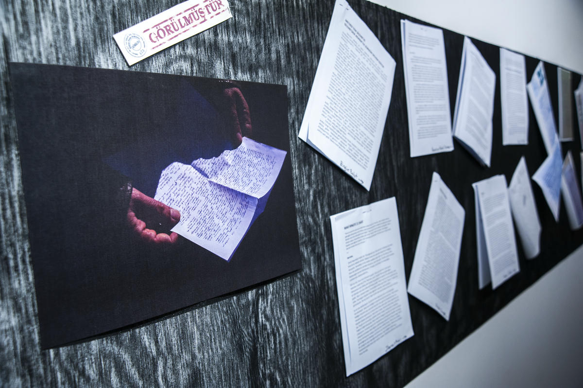 Duvarların ardından “Güç ve Sürgün”: 30 yıllık tutsaklıkta umudu resmediyorlar