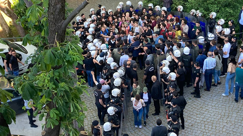 Boğaziçi'nde Onur Yürüyüşü: Çok sayıda gözaltı