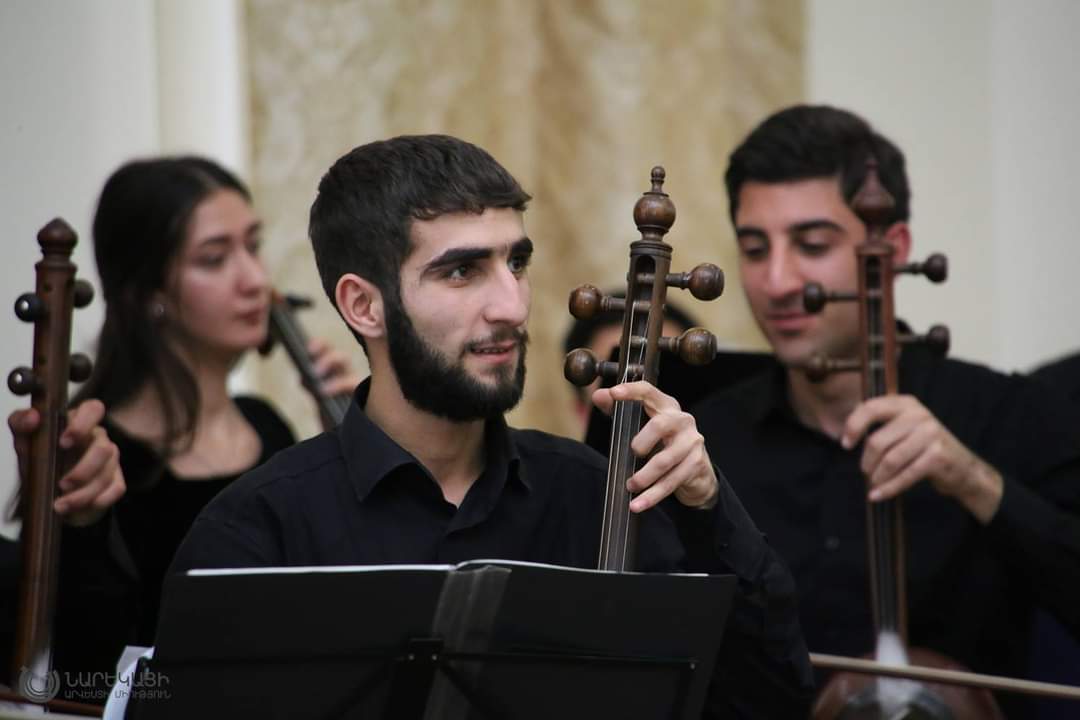 Քամանչայի Դիւցազն՝ Մհեր