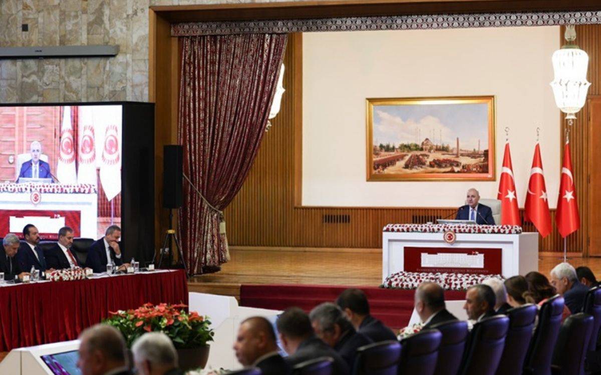 Eski Meclis Başkanı Arınç: Umut hakkı mutlaka uygulanmalı