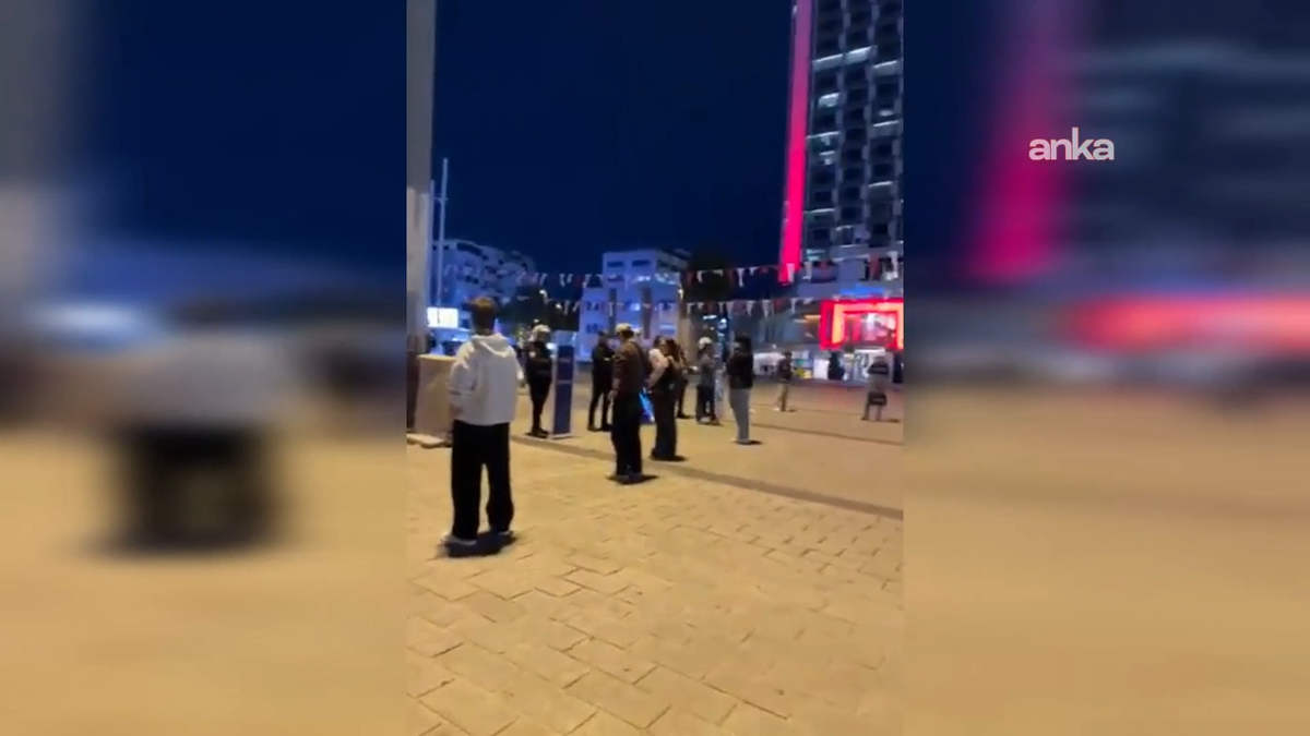 Taksim Meydanı'nda "Duran Adam" eylemi yapan 18 genç gözaltına alındı