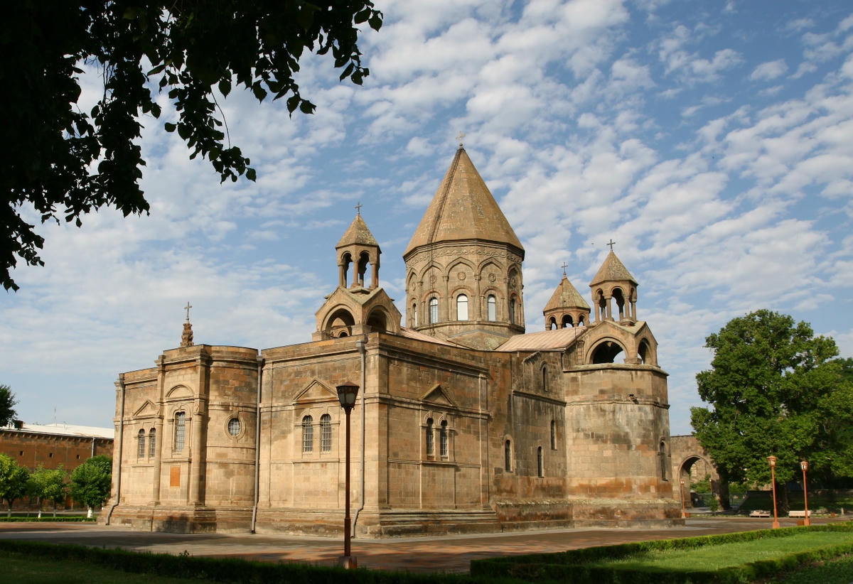 Eçmiadzin soruşturması genişliyor: Sekizden fazla ruhani ifadeye çağrıldı