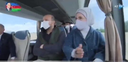 Karabağ'daki "neşeli" esir sohbeti tartışılıyor