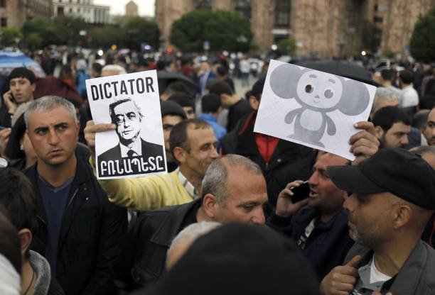 Paşinyan: 24 Nisan'da mutlaka soykırım anıtında olacağız