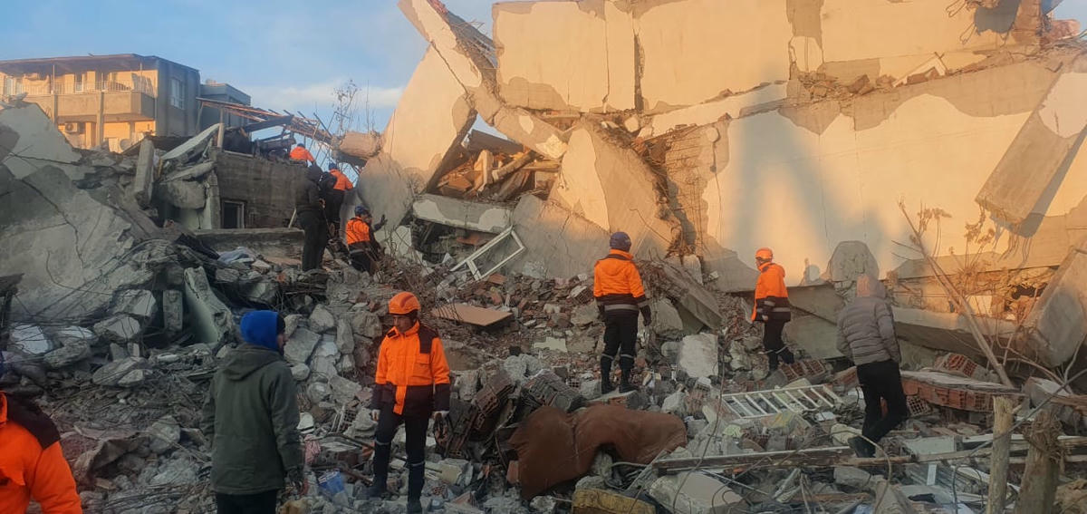 Ermenistan'dan gelen yardım ekipleri göreve başladı