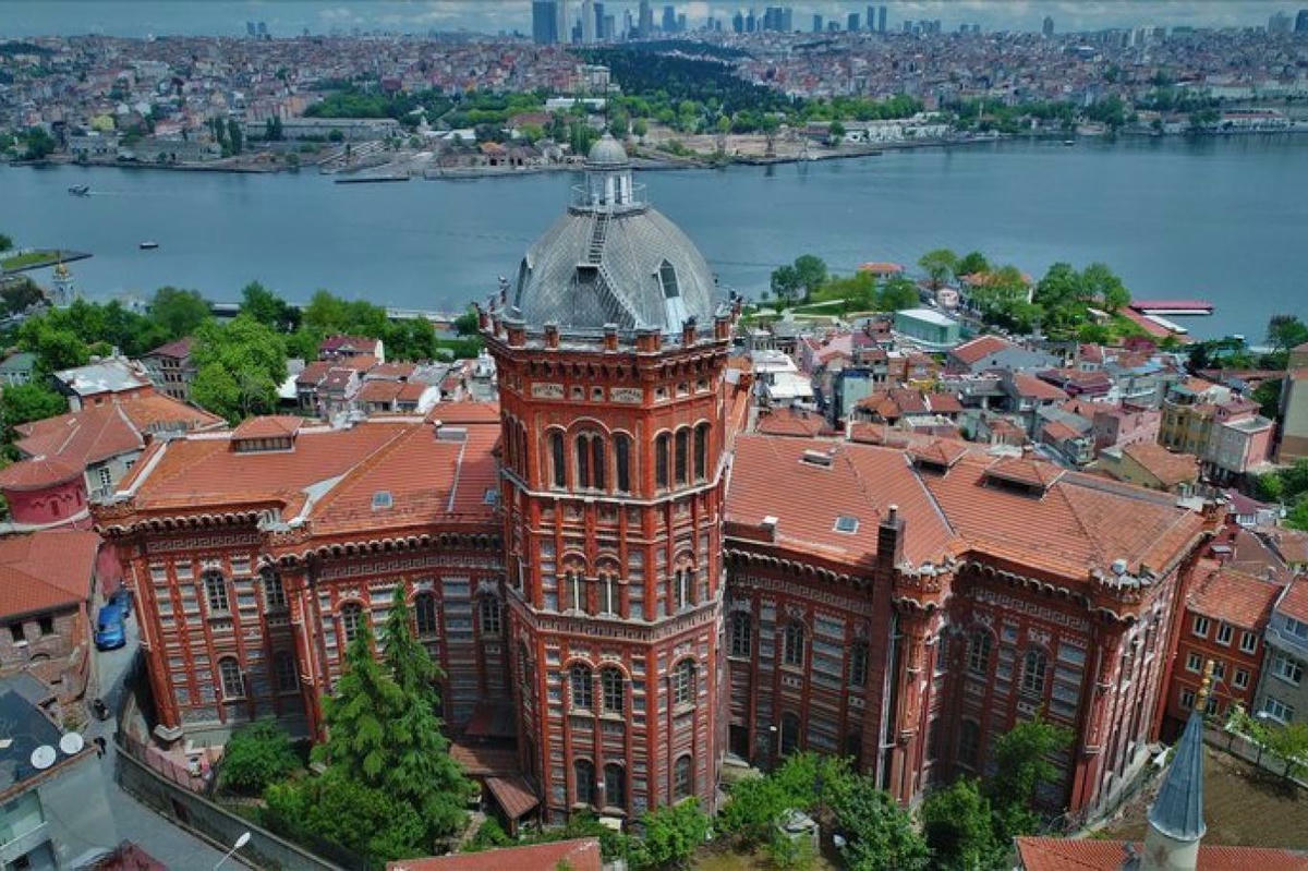 Fener Rum Okulu bina arıyor