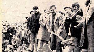 Fikri Sönmez bir belediye çalışmasının ortasında