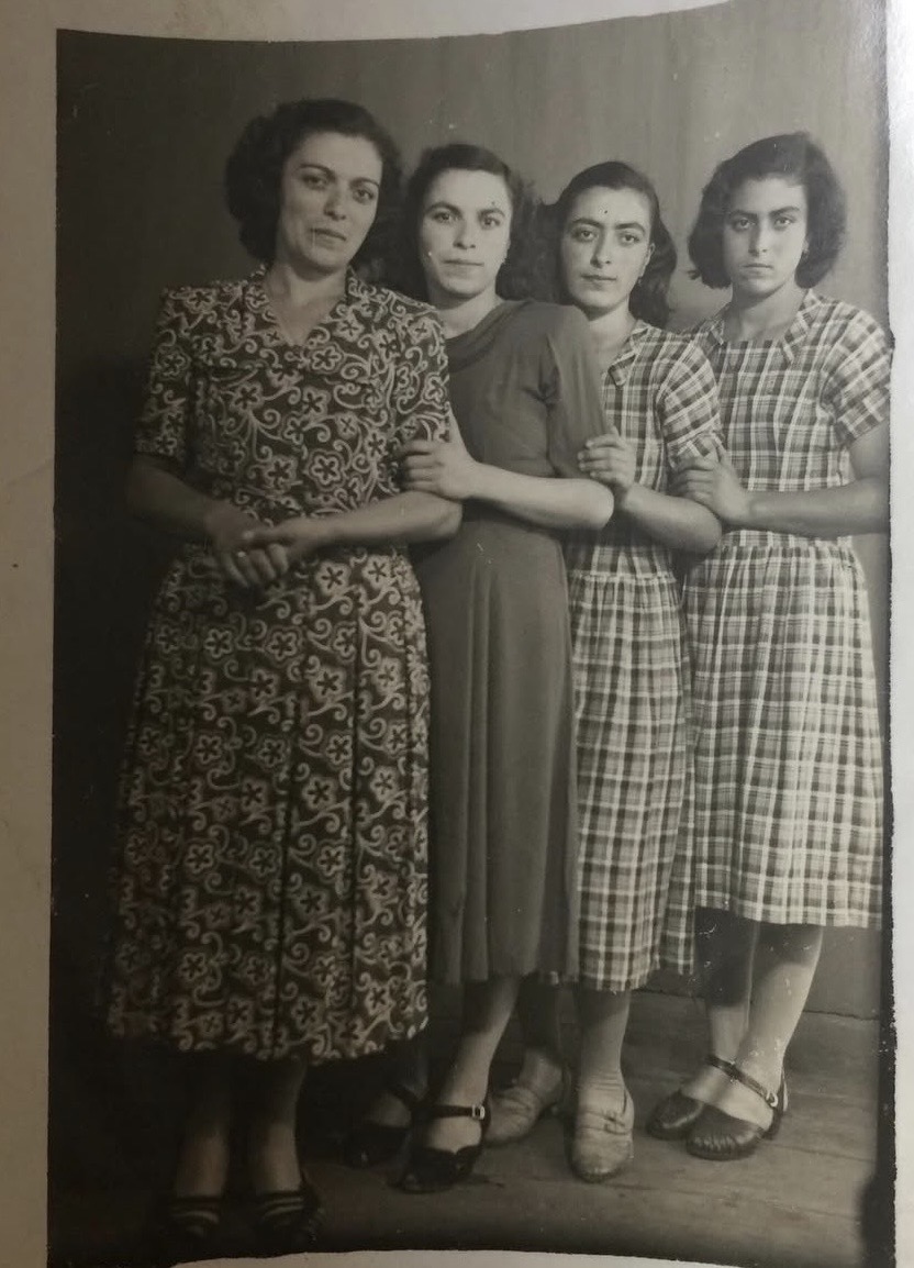 Soldan sağa; Araksi, Koharik, Bayzar, Karzuhi Leylekyan kardeşler (1951)