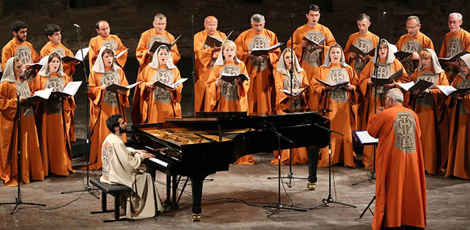 Համասեան ճախրեց դուրս գալով Այա Իրինիյի գմբեթէն