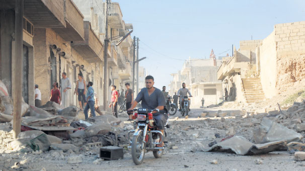 Rus ordusu İdlib'te silahlı grup liderleriyle görüşüyor