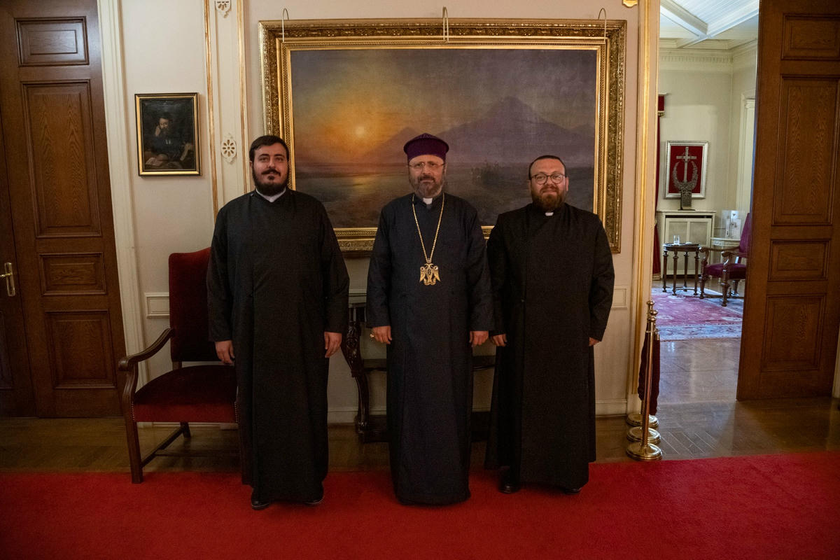 Patrikhane iki yeni ruhani kazanıyor