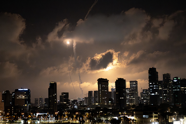 İsrail-İran savaşında 6. gün: ABD operasyona katılacak mı?