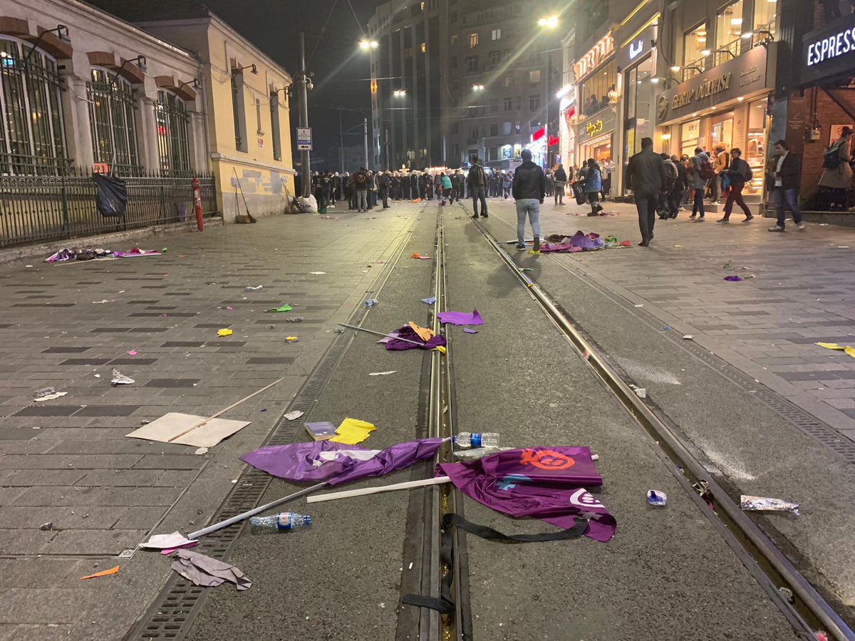8 Mart Gece Yürüyüşü'ne tazyikli su ve biber gazıyla saldırı