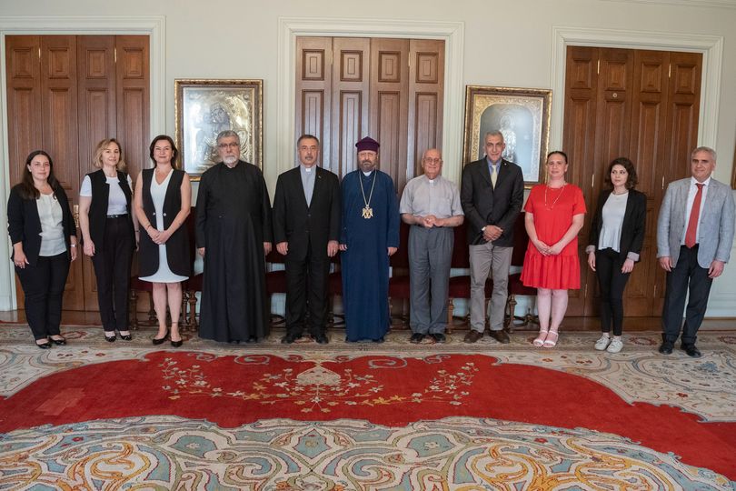 Պատրիարք Հայրը Ընդունեց Քամփ Արմէնի Վերականգման Յանձնախումբը