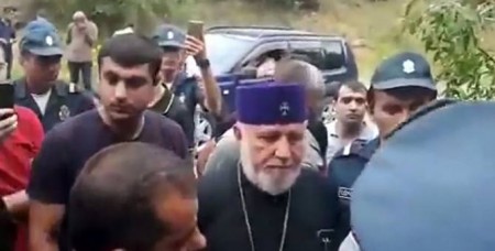 Բողոքը հետզհետէ կը դառնայ բռնութեան