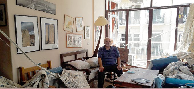 Lübnanlı tarihçi Levon Nordiguian yıkıntı halindeki evinde