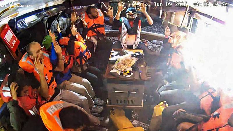 İsrail, Gazze'ye giden yardım teknesindeki 12 aktivisti alıkoydu: Aktivistler: "Kaçırıldık"