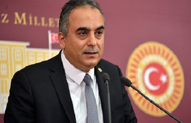 AKP milletvekili Markar Esayan hayatını kaybetti