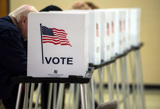 Demokratlar Temsilciler Meclisi'nde çoğunluğu elde etti