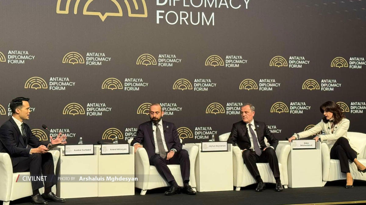 Mirzoyan ve Bayramov arasında "Ermenistan Anayasası" tartışması