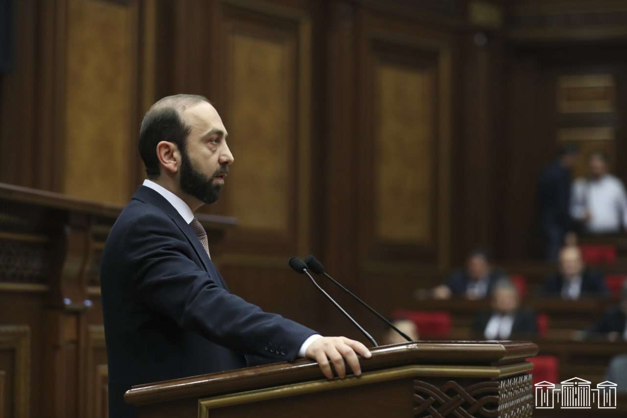 Mirzoyan Azerbaycan'a sunulan barış anlaşması taslağını açıkladı