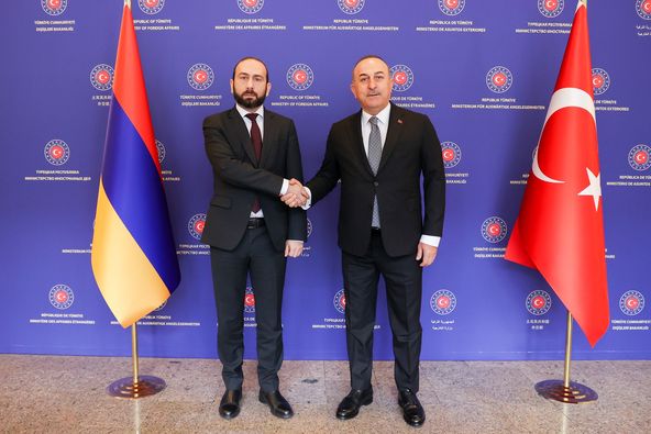 Mirzoyan ve Çavuşoğlu'ndan sınır mesajı