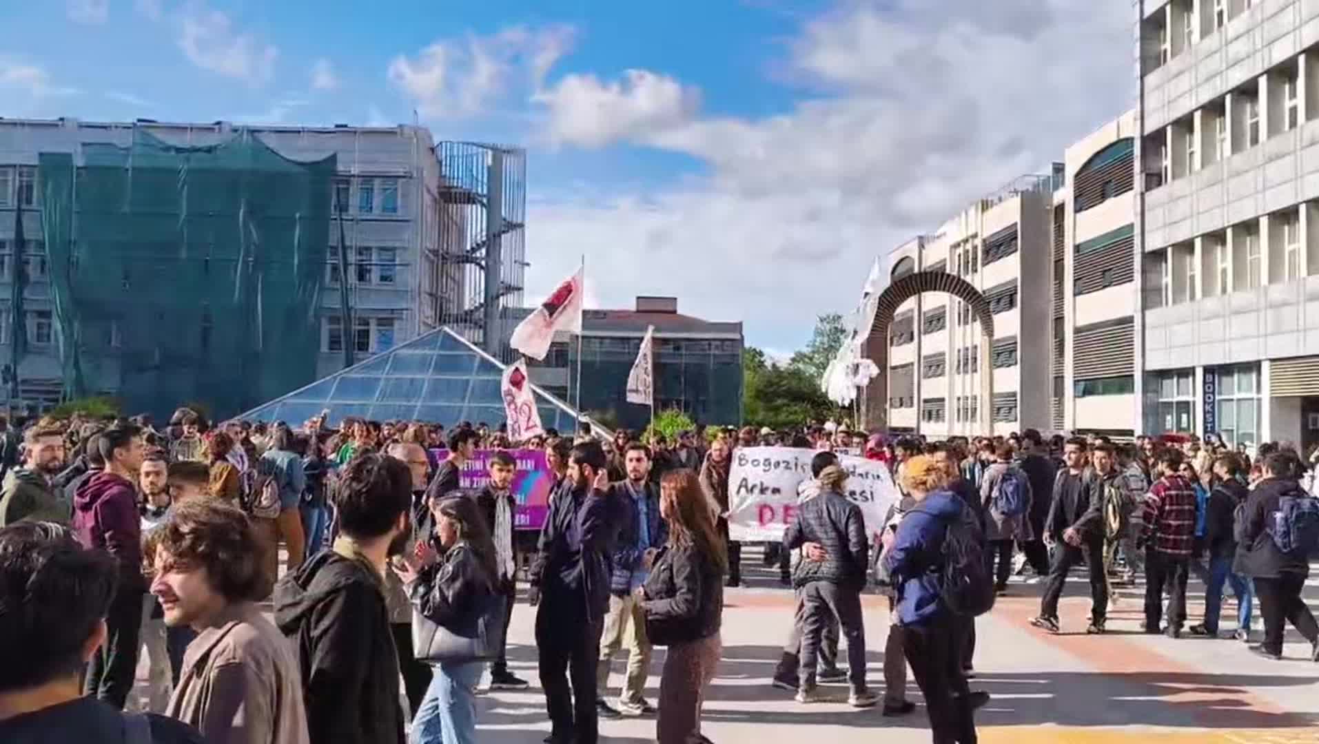 Boğaziçi Üniversitesi'nde Nureddin Yıldız protestosu:  6 öğrenci tutuklandı