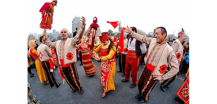 Բարեկենդան օրեր է,  խելքս գլխէս կորեր է