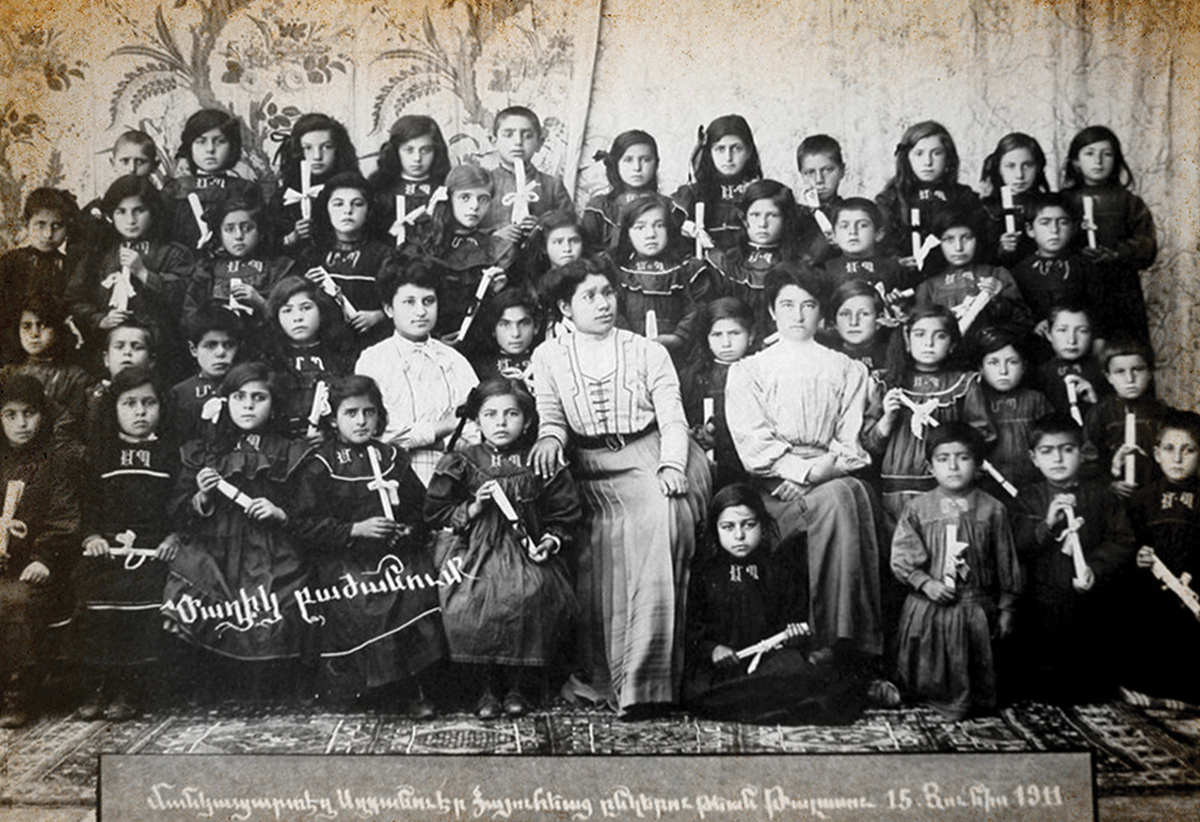 "Osmanlı Döneminde Ermeni Okulları Tarihi" iki cilt halinde yayınlandı