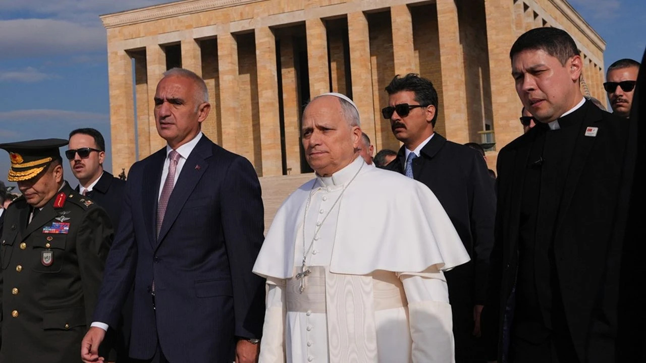 Papa 14. Leo ‘barış’ mesajıyla Ankara’da