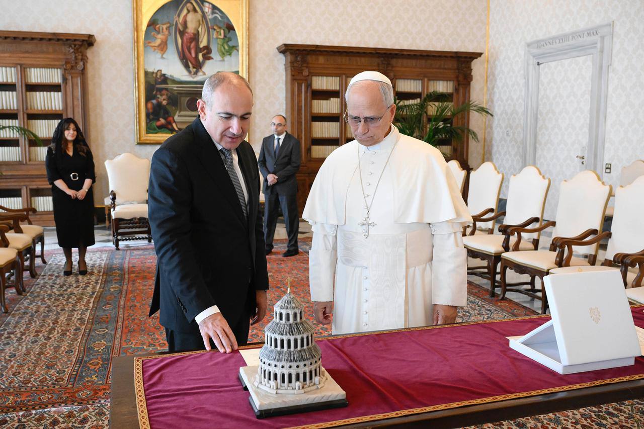 Papa 14. Leo ve Ermenistan Başbakanı Paşinyan görüştü