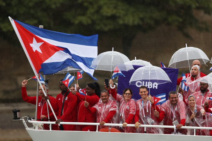 2024 Olimpiyatı: Paris'te sağanak yağmur altında açılış töreni