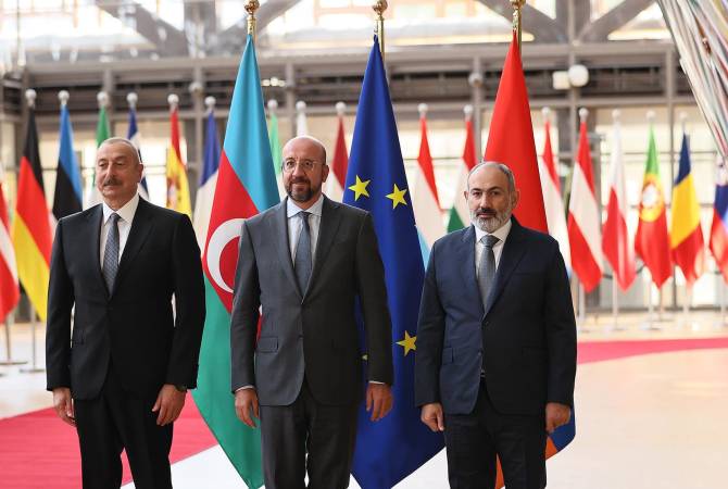 Paşinyan ve Aliyev üçlü zirvede biraraya geldi
