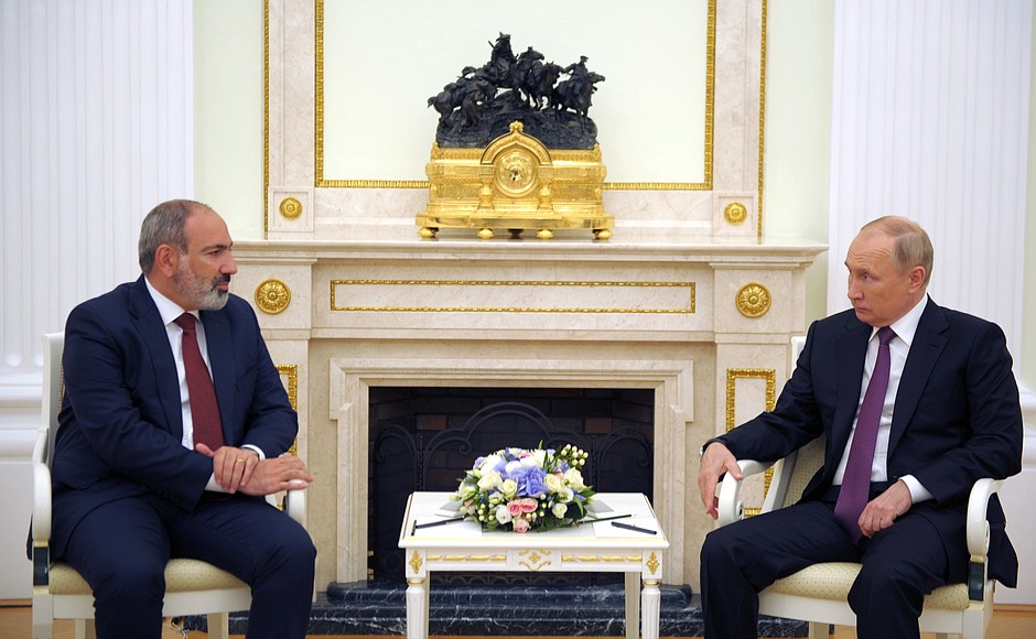 Paşinyan Rusya’da Putin  ile buluştu