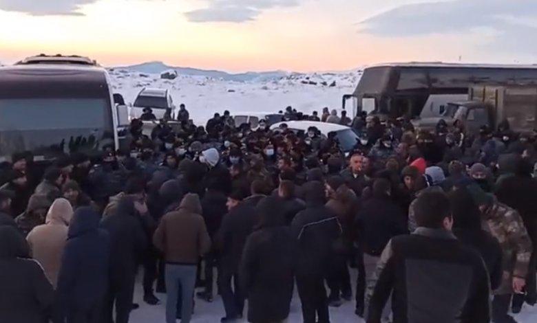 Paşinyan Syunik gezisinde protestolarla karşılaştı