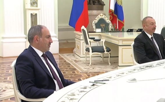 Փաշինեան, Ալիեւ հանդիպման ընդառաջ