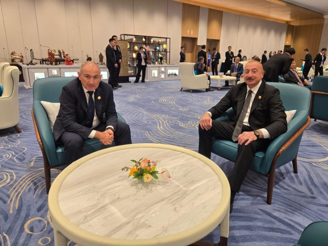Çin'de Paşinyan-Aliyev görüşmesi