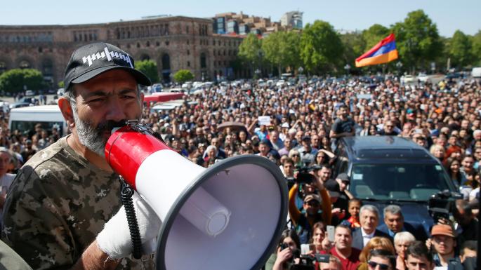 Is the government's claim "If the opposition wins, war will break out" realistic?