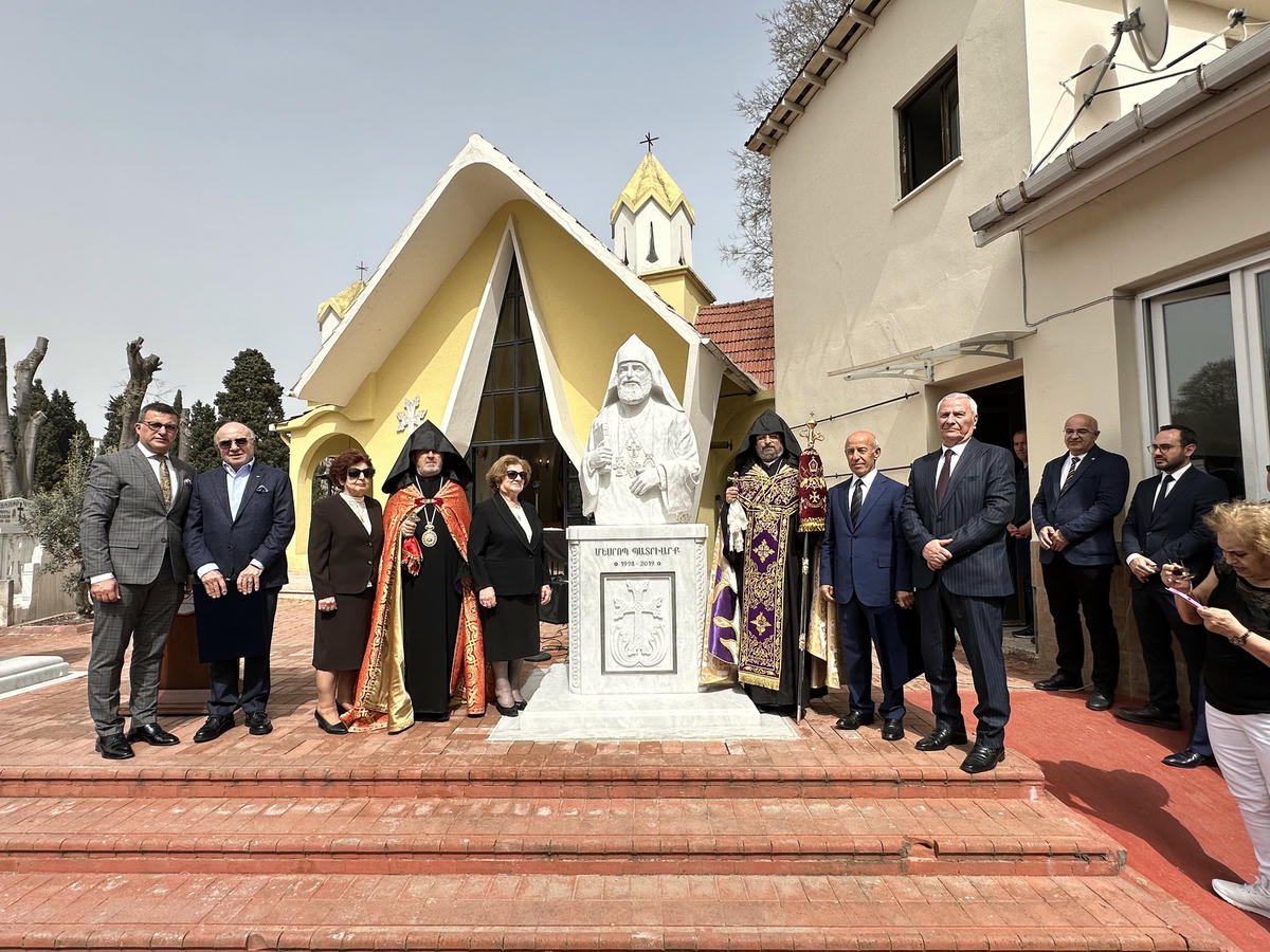 Երանաշնորհ Մեսրոպ Բ. Պատրիարքի կիսանդրին բացուեցաւ