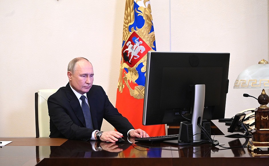 Rusya'da sürpriz yok: Putin seçimi kazandı