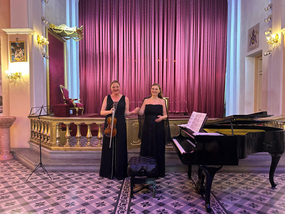 Sihana Badivuku ve Maya Kastratović