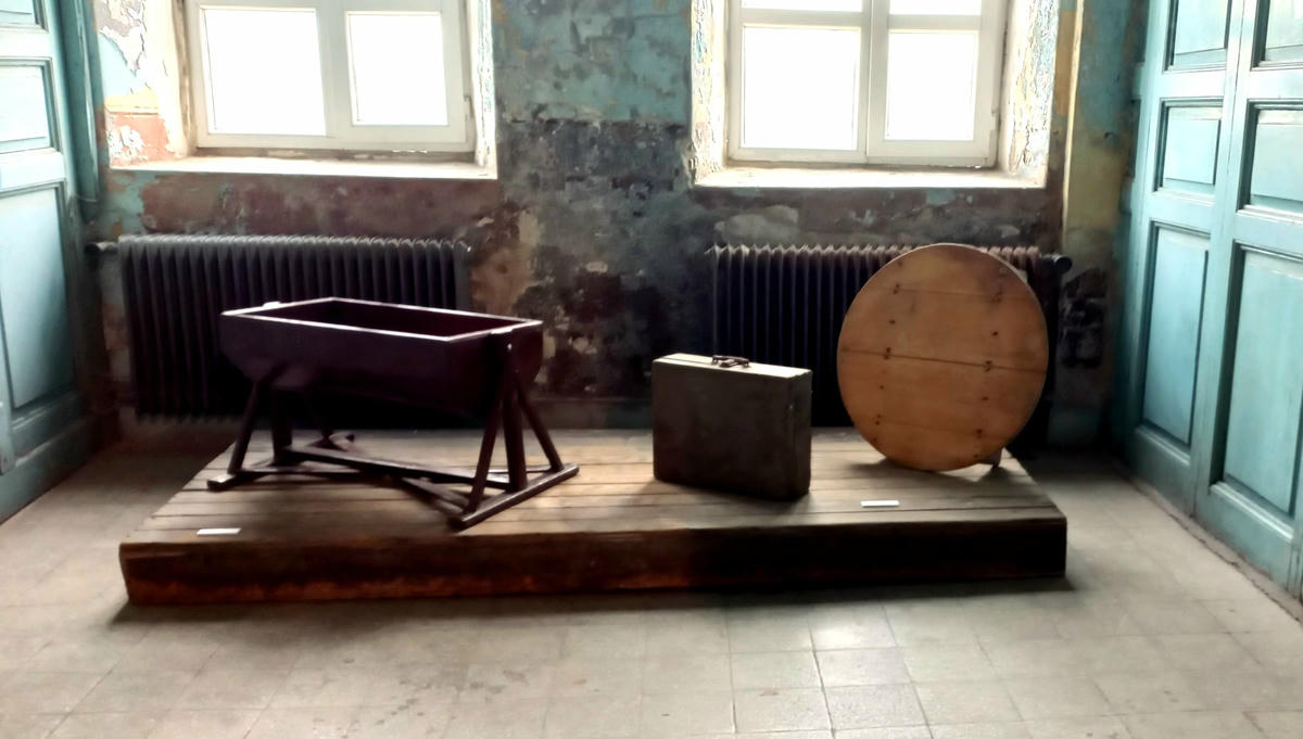 Երանելի անցեալի մը հետքերով