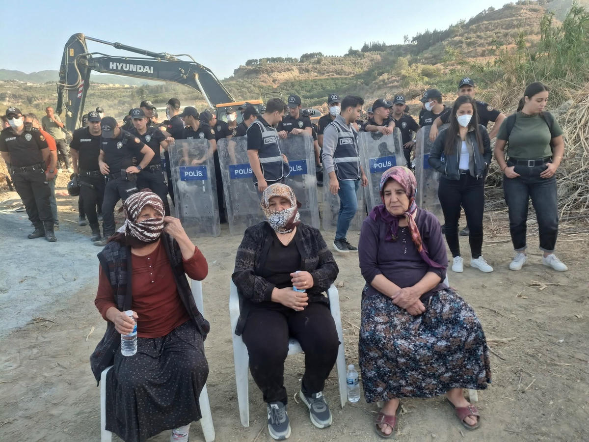 İş makineleri arazilerine girdi, Samandağlılar direniyor